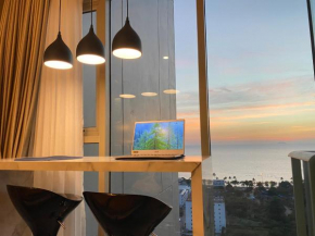 Amazing sea view studio condo 5 minutes walk from the beach